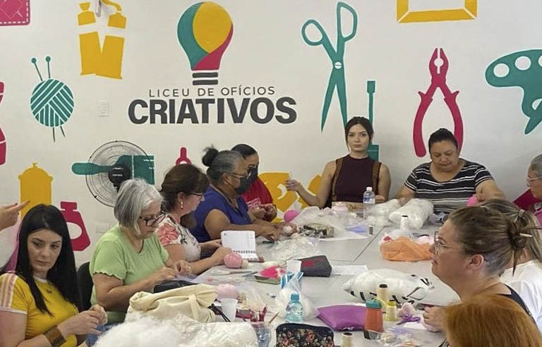 Técnicas da semana no Liceu de Ofícios Criativos vão do bordado em fotografia ao espantalho junino