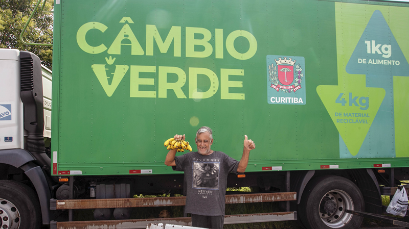 See where to exchange recyclables for fresh produce this Friday in Curitiba