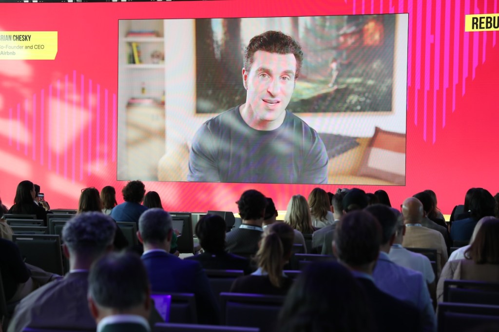 Airbnb redireciona experiências para residentes locais