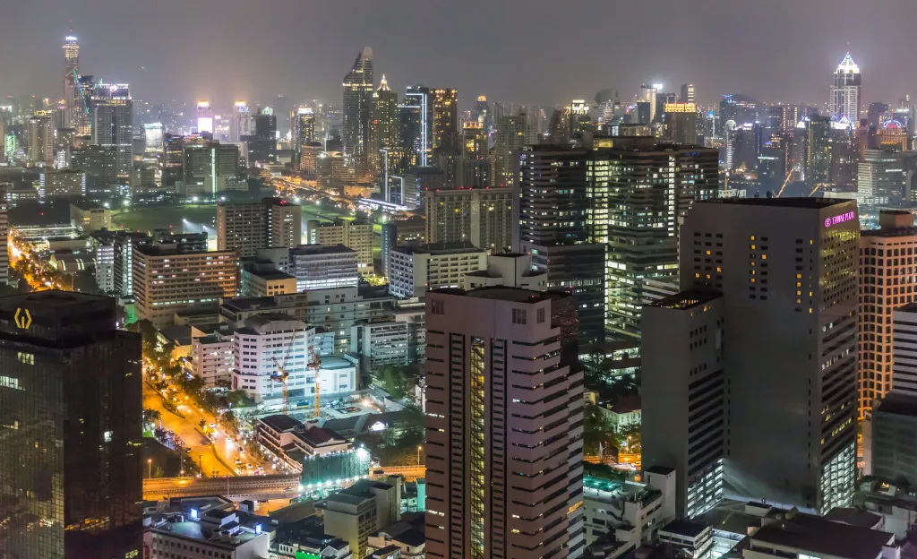 Clima e Aviação: Como a Chuva em Bangkok Testou a Resiliência do Sector