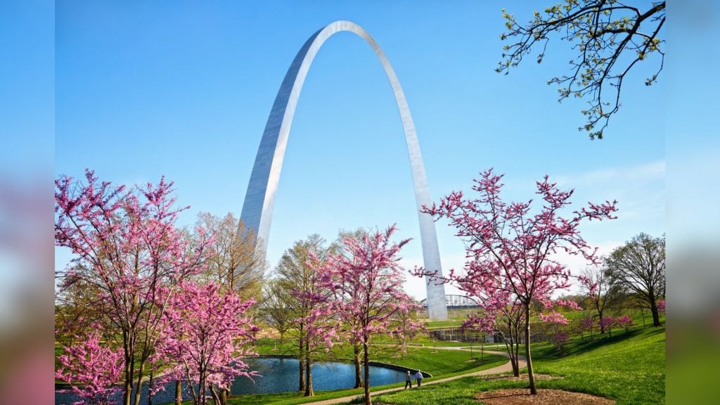 Expansão da rota St. Louis-London impulsiona turismo de negócios nos EUA